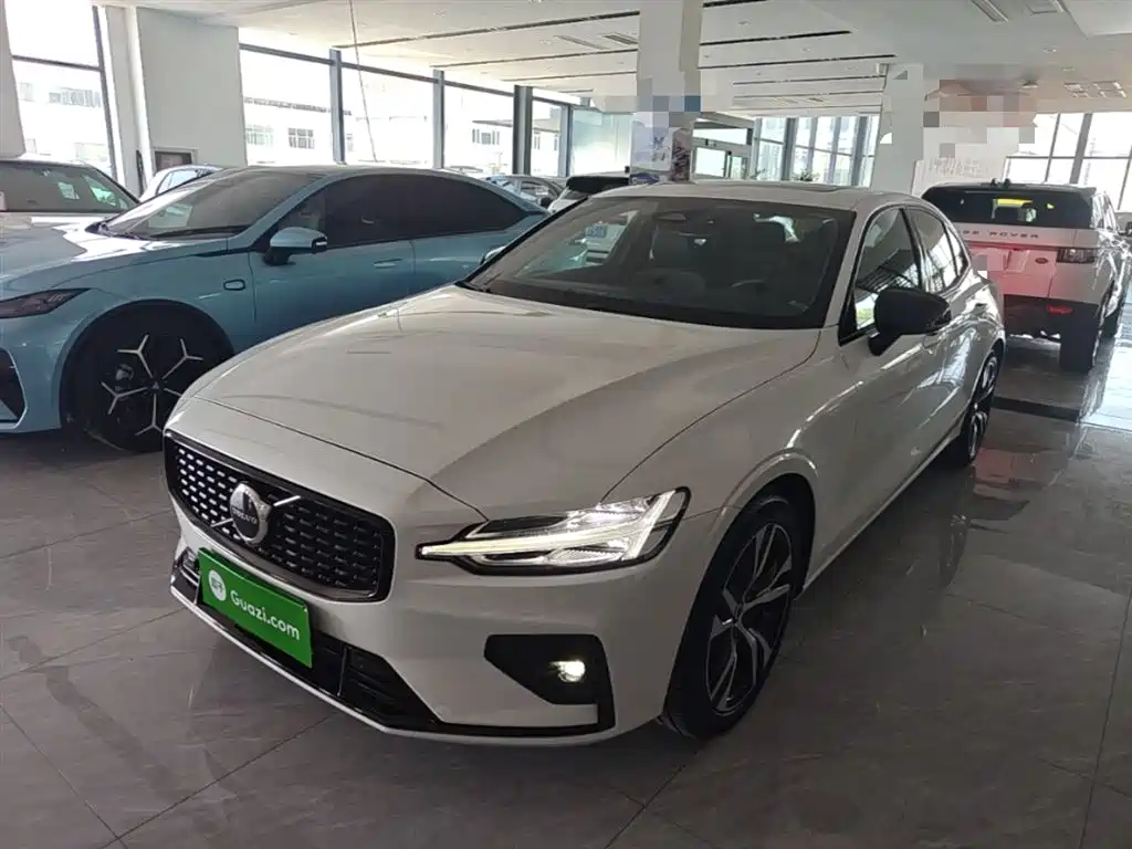 Volvo S60 2025 B5 Smart Elegant Sport Edition