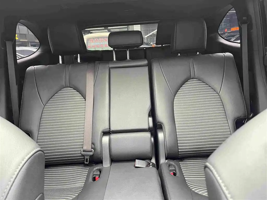 Toyota Crown Kluger — миниатюра 24
