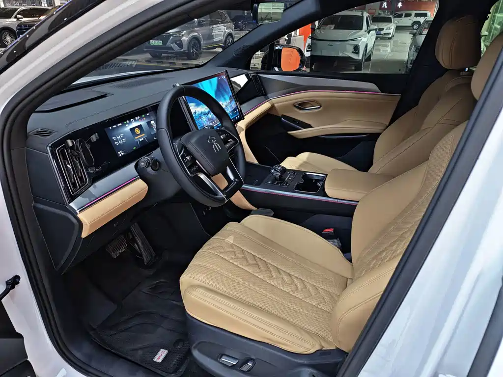 BYD L DM-i — миниатюра 7
