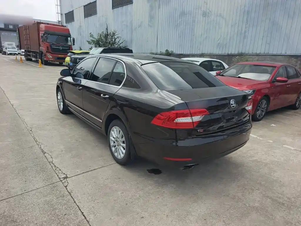 Skoda Superb — миниатюра 5