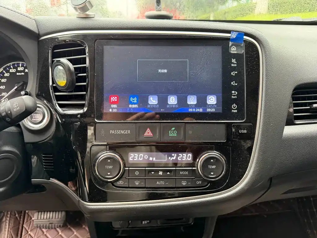 Mitsubishi Outlander — миниатюра 10