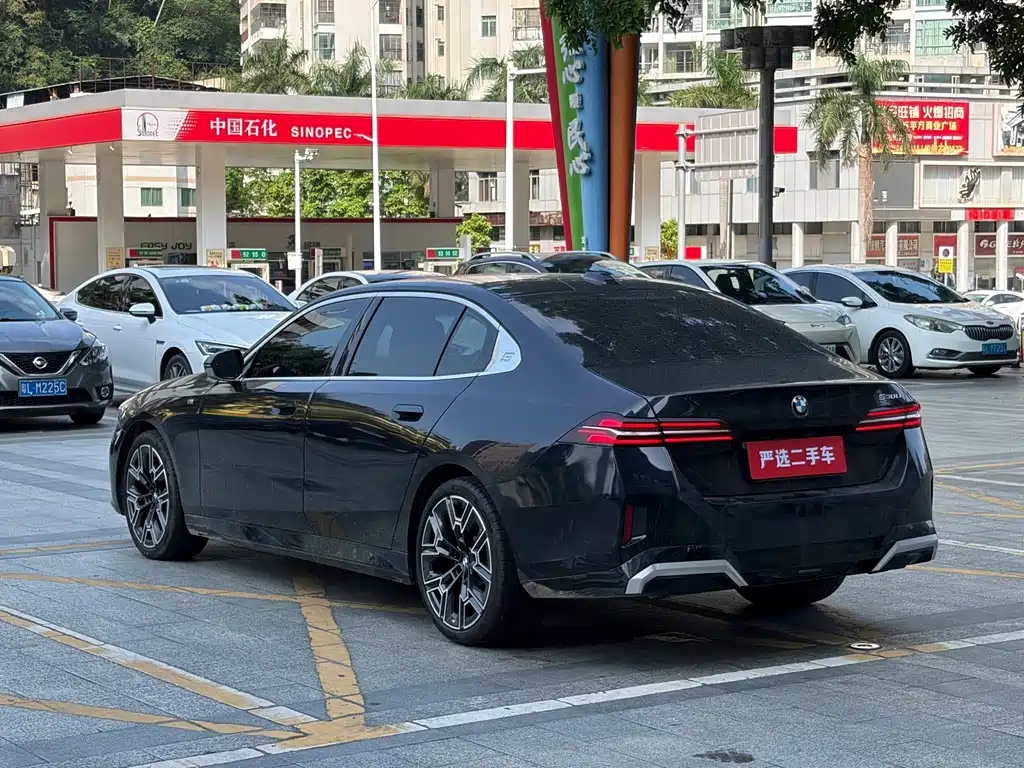 BMW 5 Series — миниатюра 7