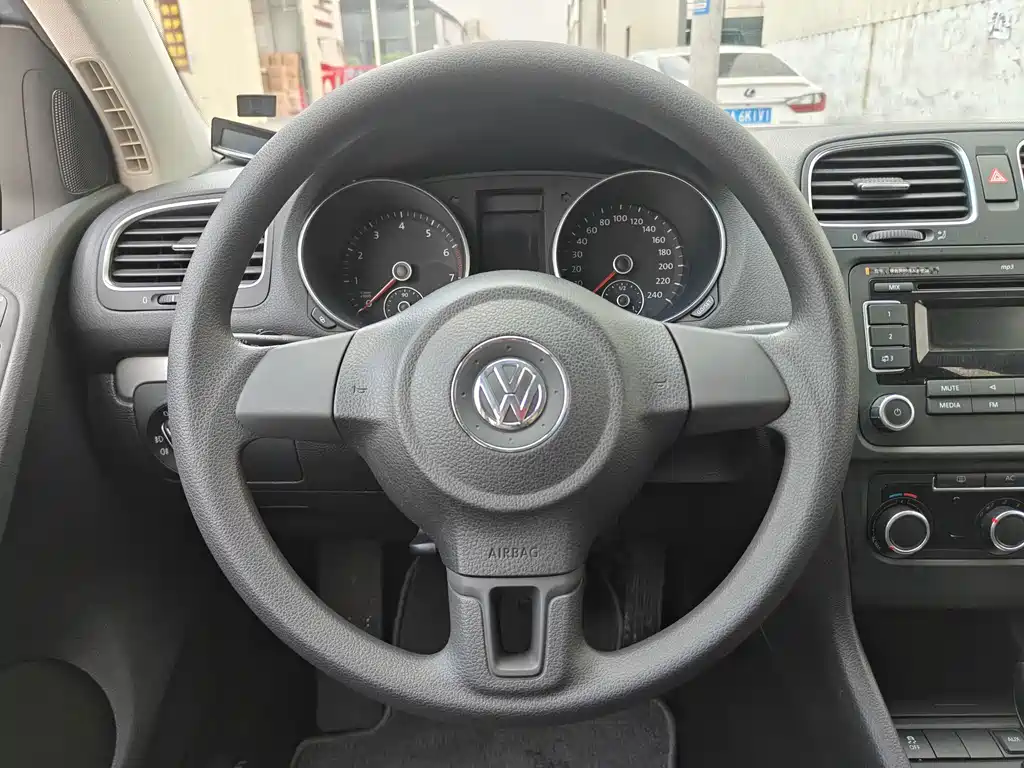 Volkswagen Golf — миниатюра 20