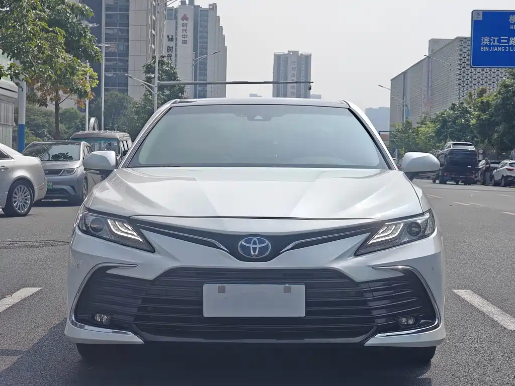 Toyota Camry — миниатюра 2