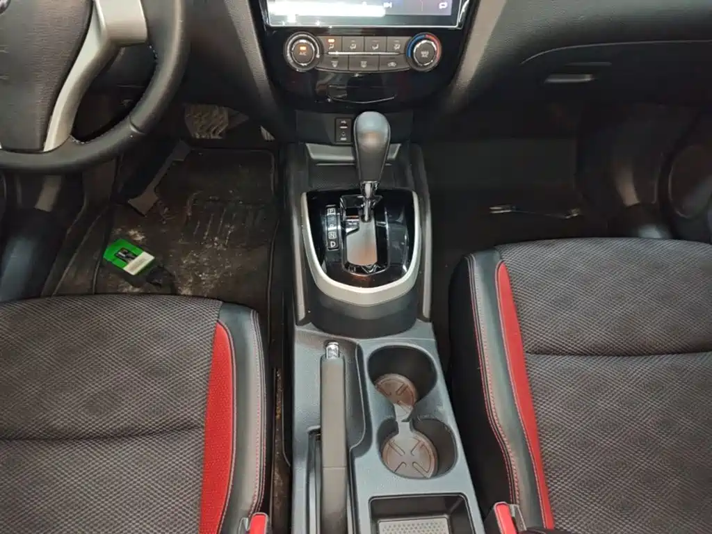 Nissan Qashqai — миниатюра 14