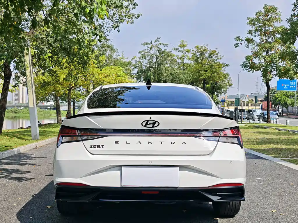 Hyundai Elantra — миниатюра 7