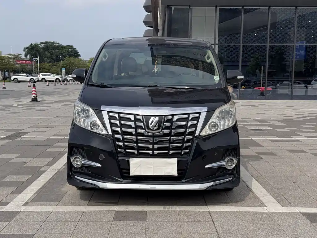 Toyota Alphard — миниатюра 2
