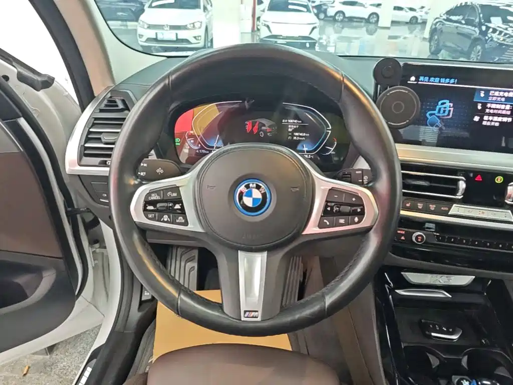 BMW iX3 — миниатюра 11