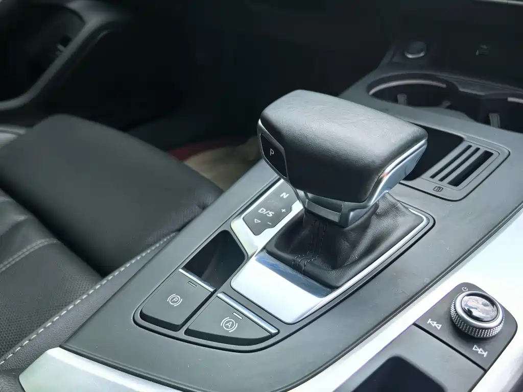Audi A4L — миниатюра 13