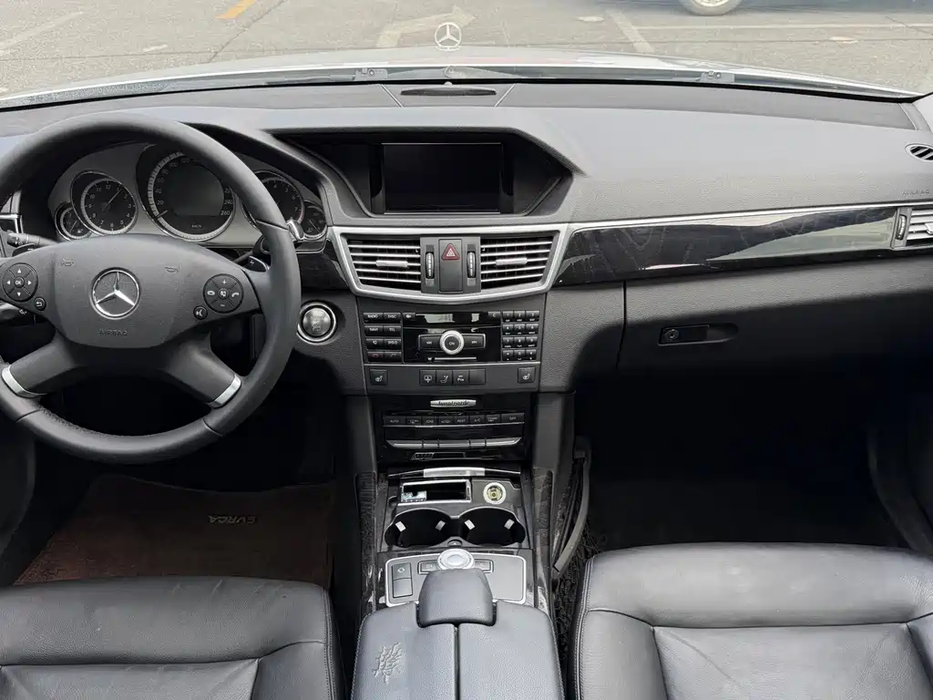 Mercedes-Benz E-Class — миниатюра 16