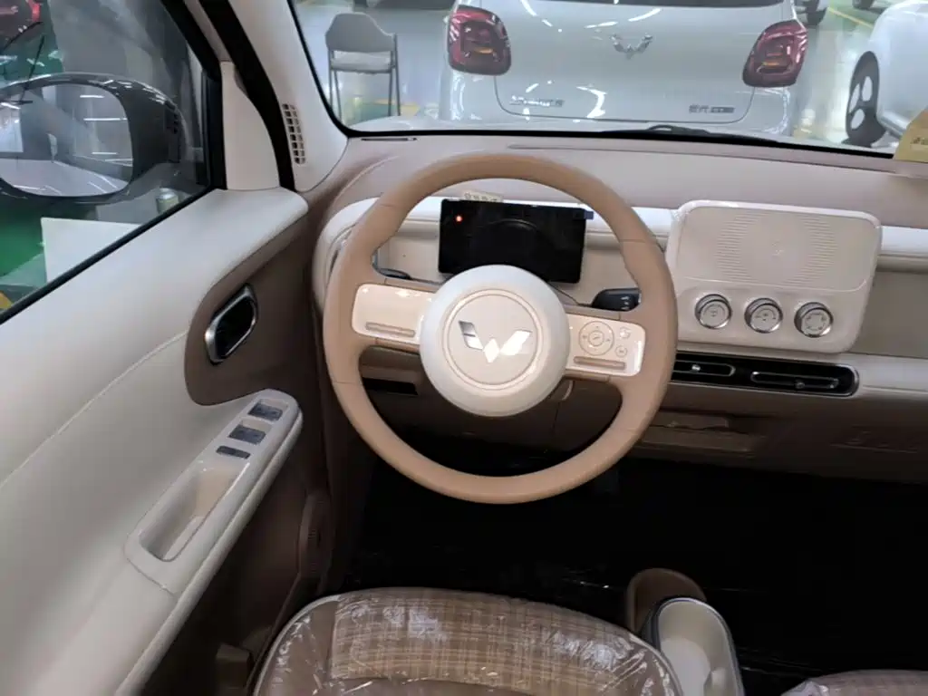 Wuling MINIEV — миниатюра 11