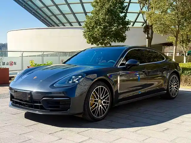PORSCHE PANAMERA 2023