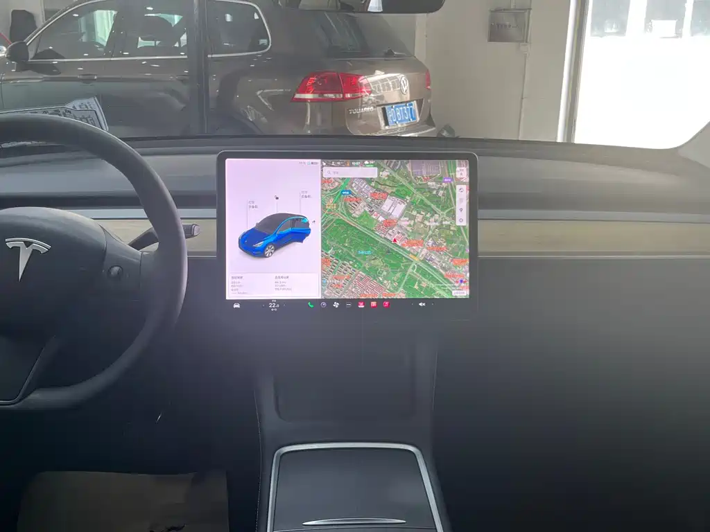 Tesla Model Y — миниатюра 5