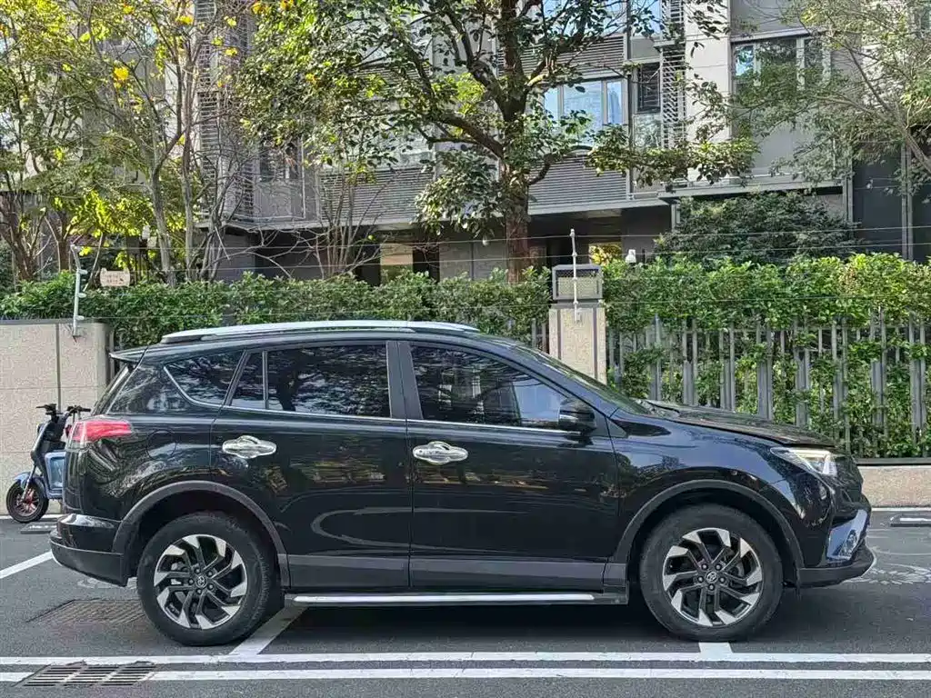 TOYOTA RAV4 RONGFANG