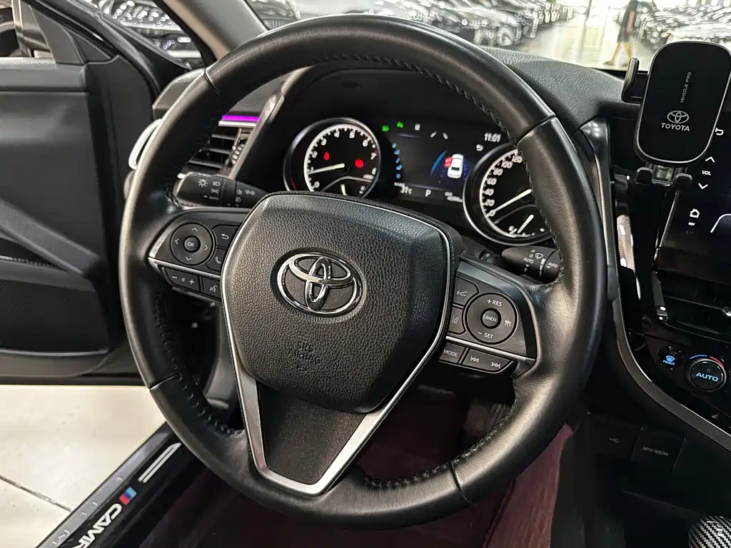 Toyota Camry — миниатюра 14