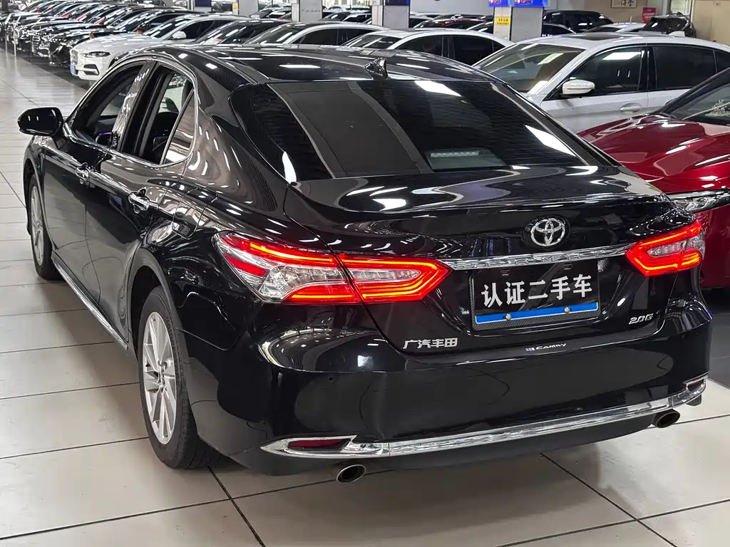 Toyota Camry — миниатюра 18