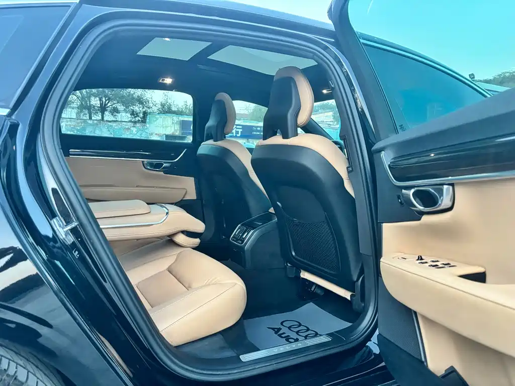 Volvo S90 — миниатюра 11