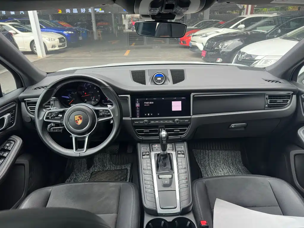 Porsche Macan — миниатюра 12