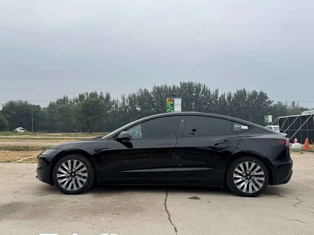 Tesla Model 3 — миниатюра 7