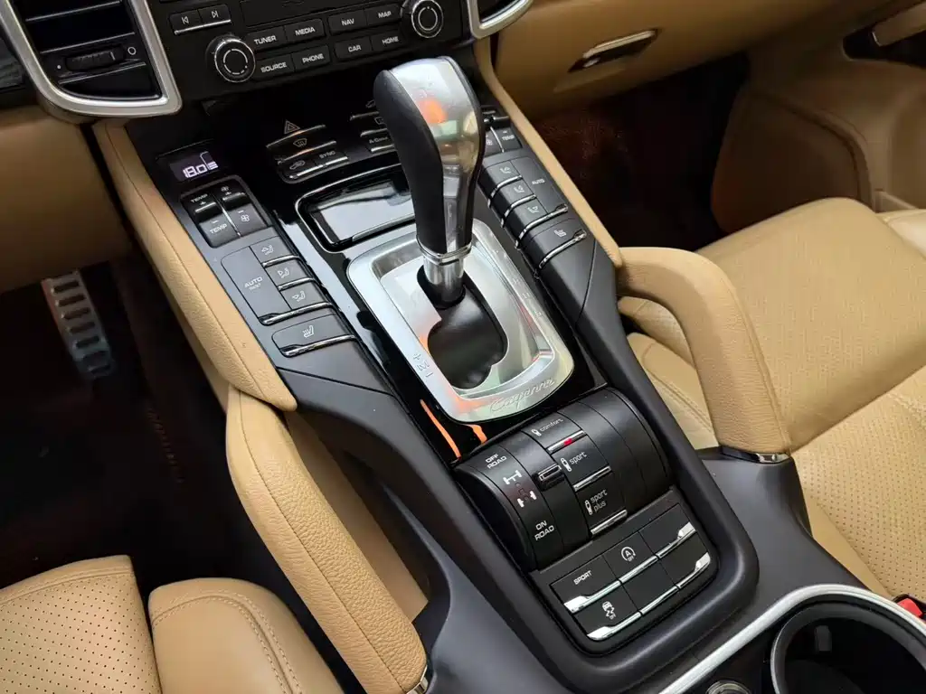 Porsche Cayenne — миниатюра 6
