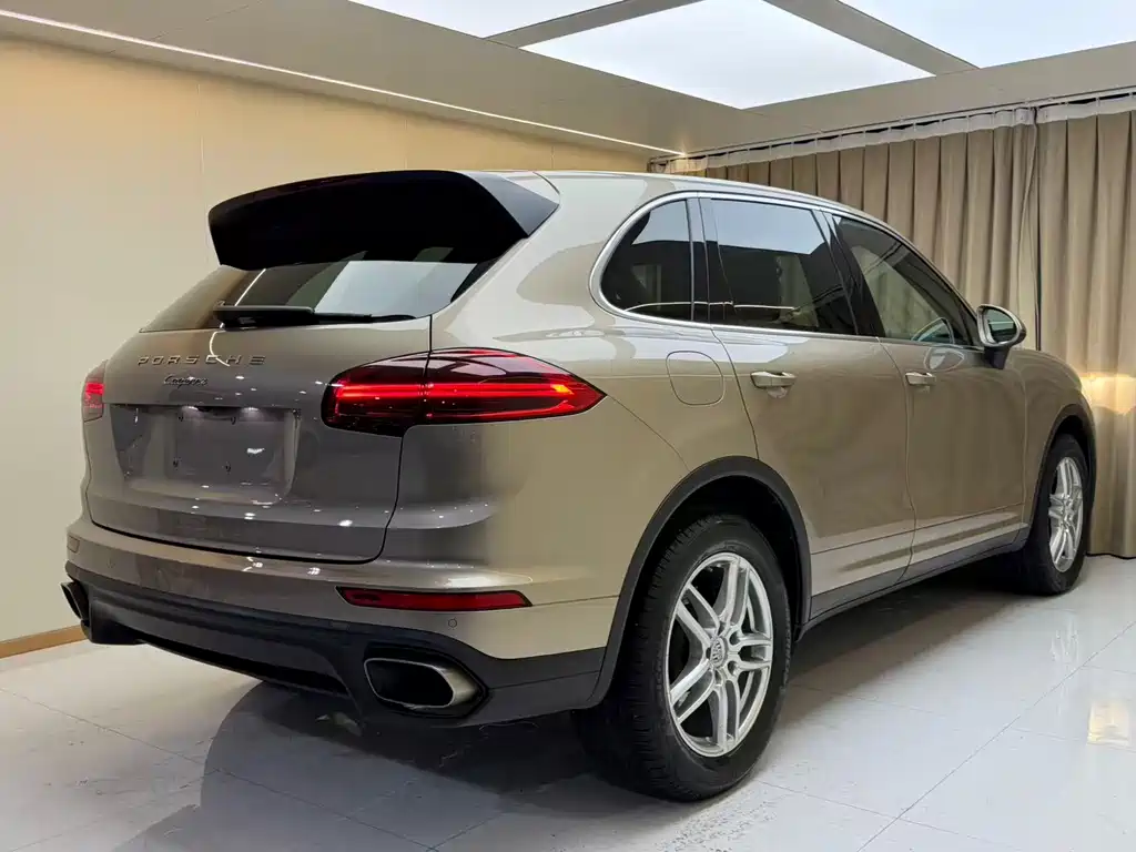 Porsche Cayenne — миниатюра 10