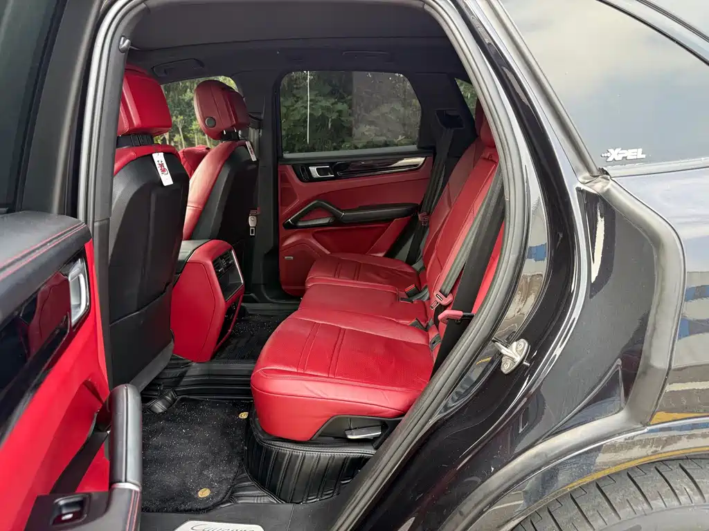 Porsche Cayenne — миниатюра 5