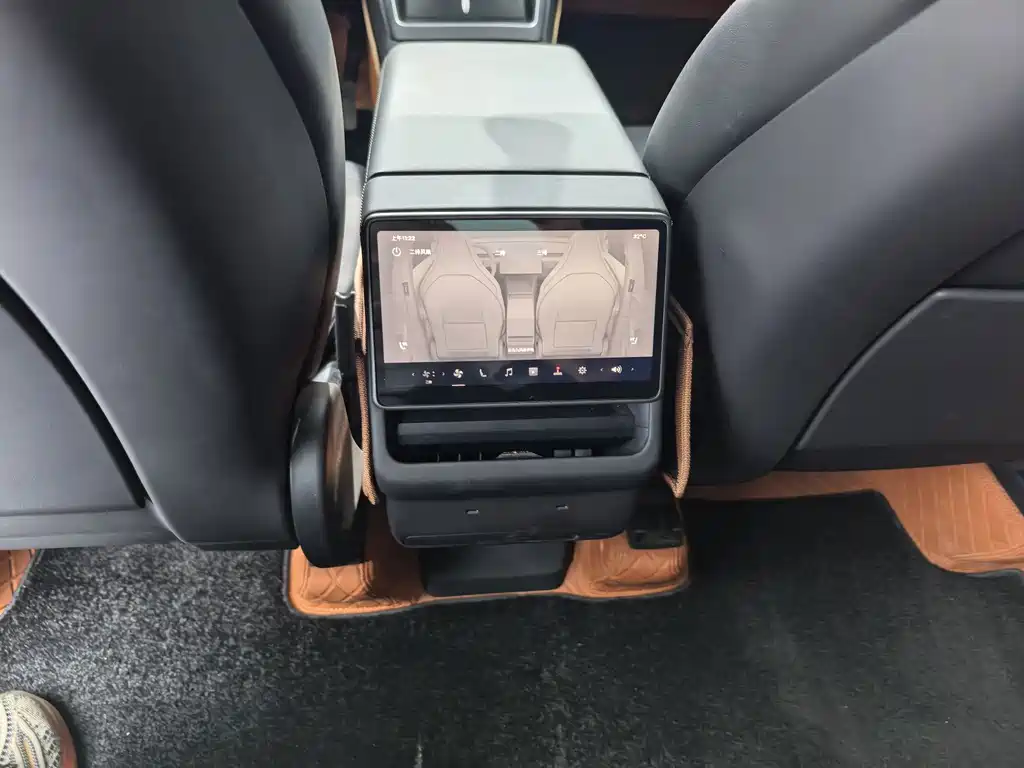 Tesla Model Y L — миниатюра 8