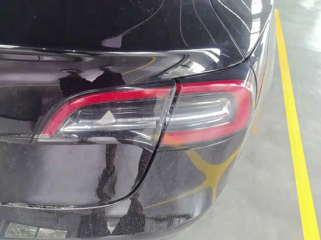 Tesla Model 3 — миниатюра 8