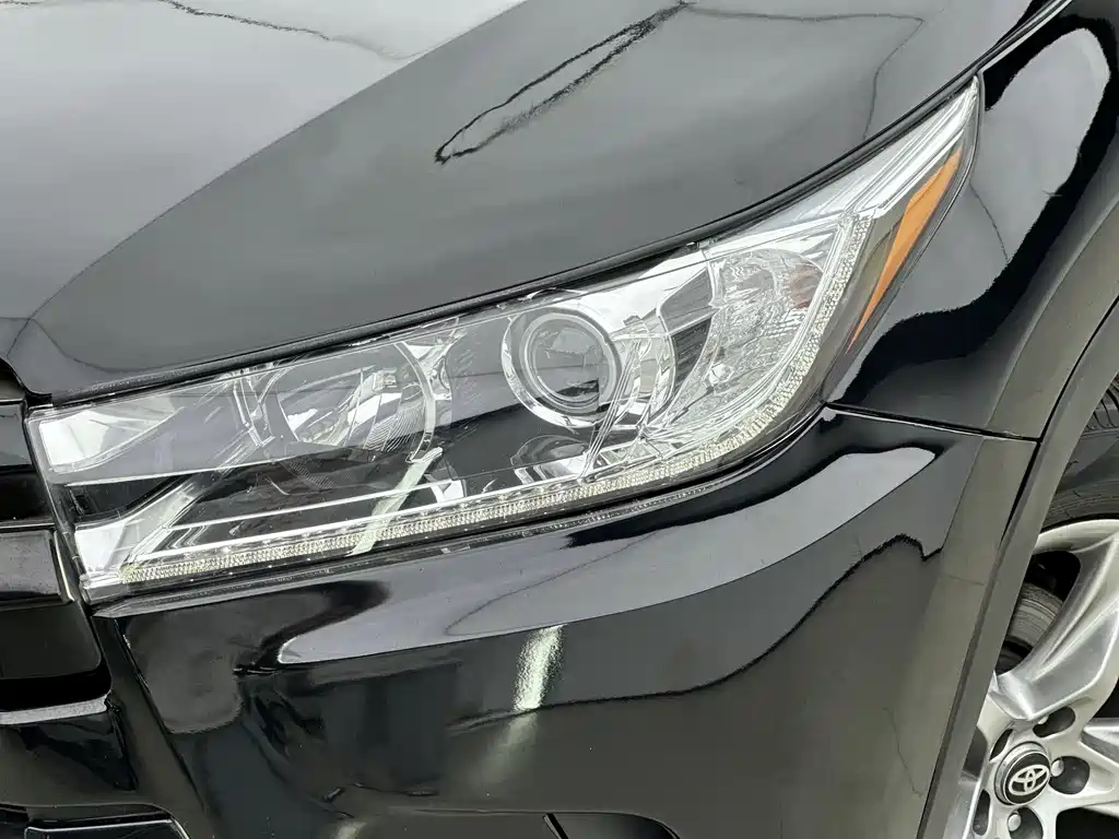 Toyota Highlander 2021 2.0T Luxury 7 мест