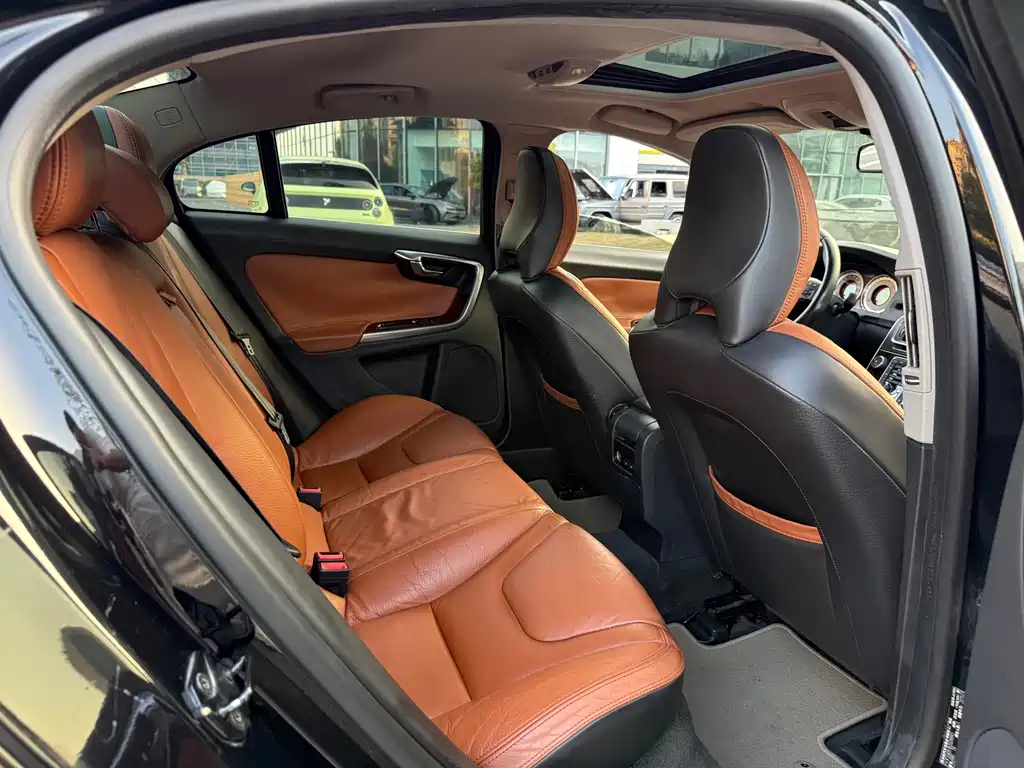 Volvo S60 (Import) — миниатюра 14