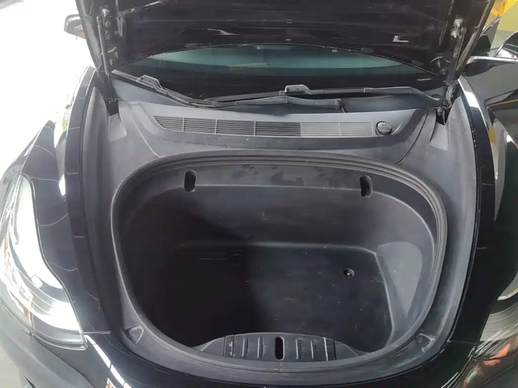 Tesla Model 3 — миниатюра 20