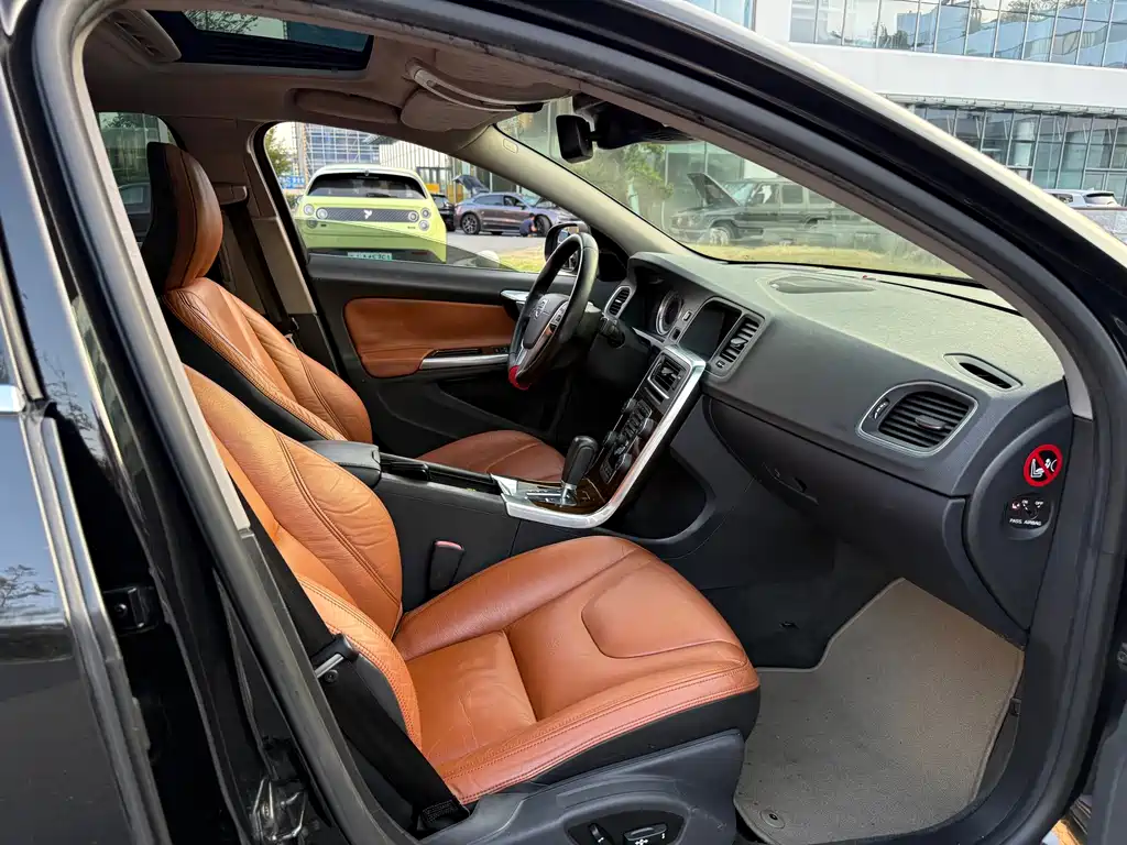 Volvo S60 (Import) — миниатюра 15