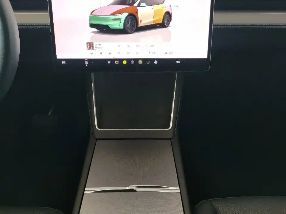 Tesla Model Y — миниатюра 13