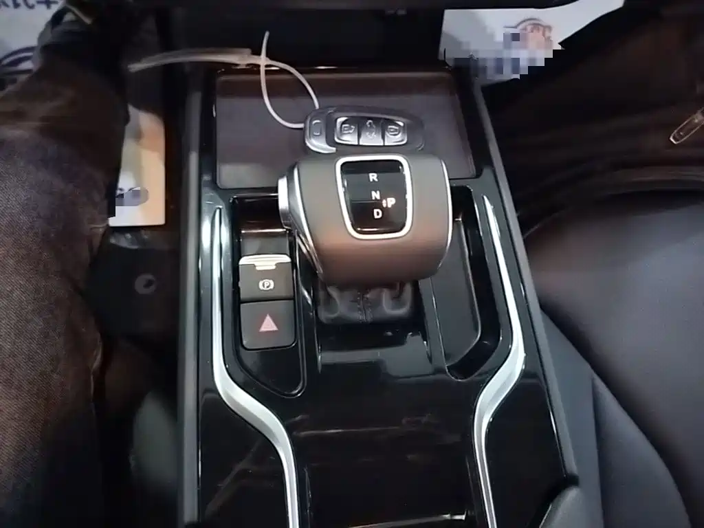 Hongqi Hongqi E-QM5 — миниатюра 14