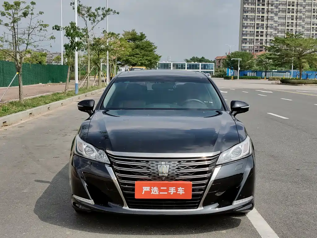 Toyota Crown — миниатюра 2