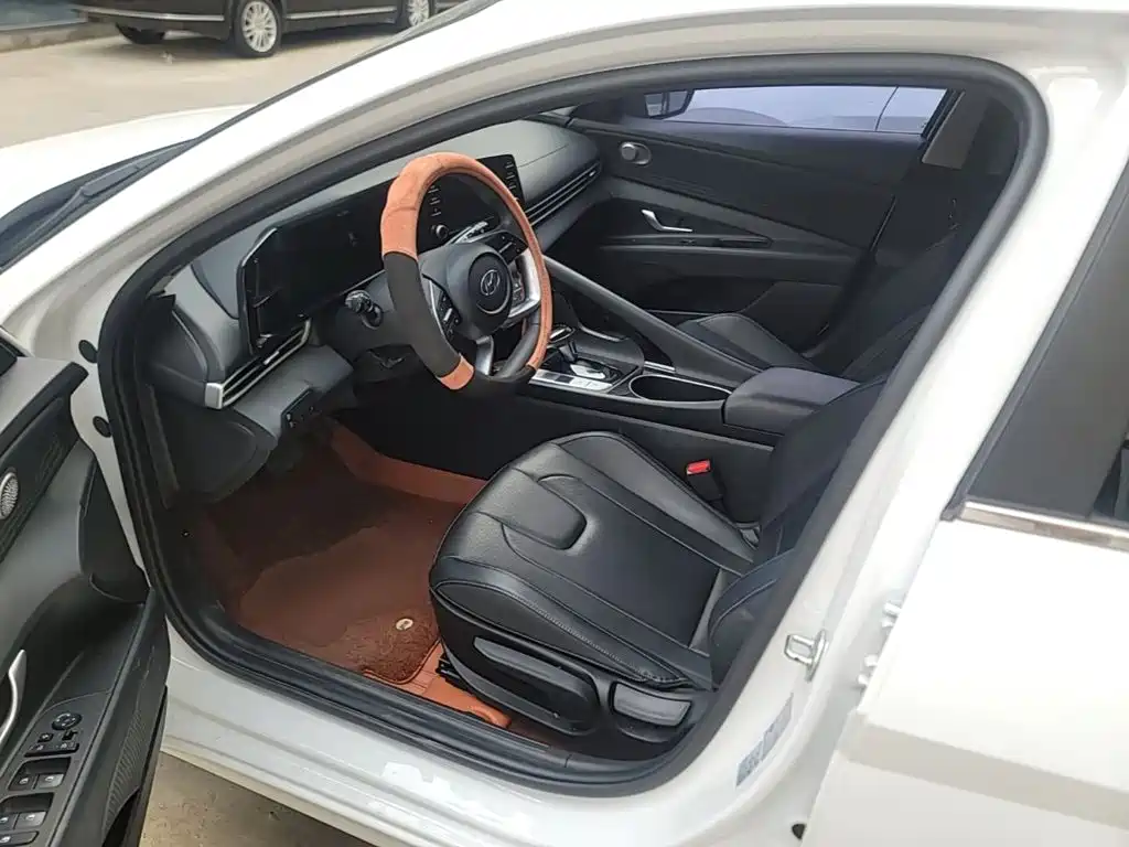 Hyundai Elantra — миниатюра 15