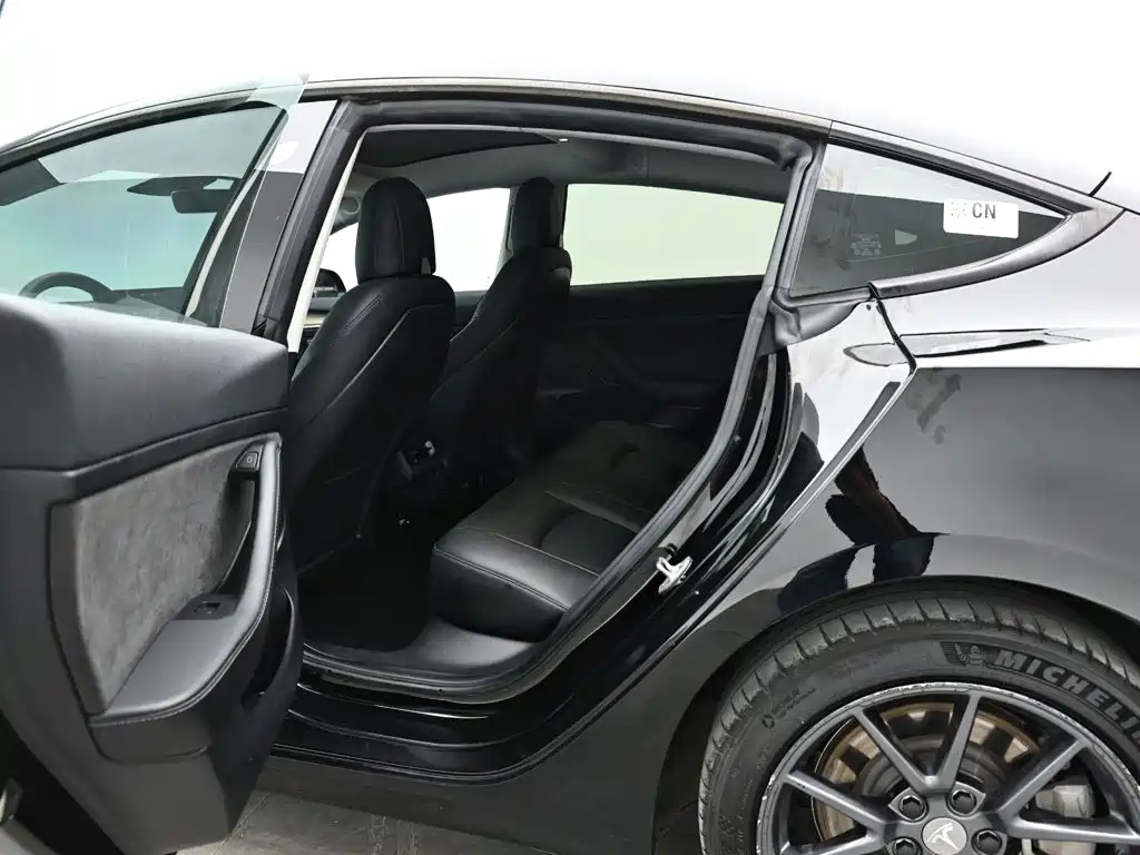 Tesla Model 3 — миниатюра 14
