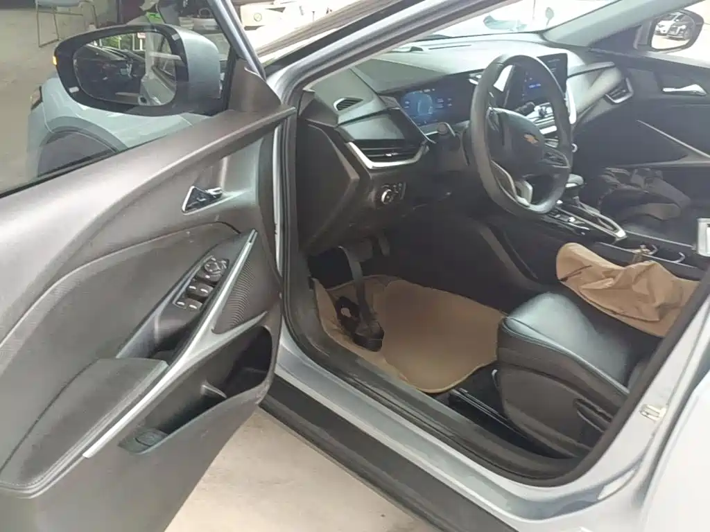 Chevrolet Menlo — миниатюра 14
