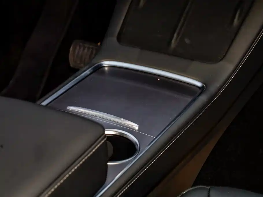 Tesla Model Y — миниатюра 26