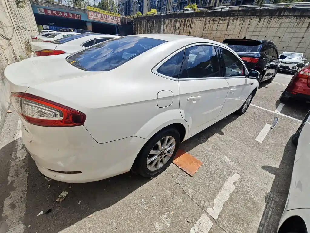 Ford Mondeo — миниатюра 6