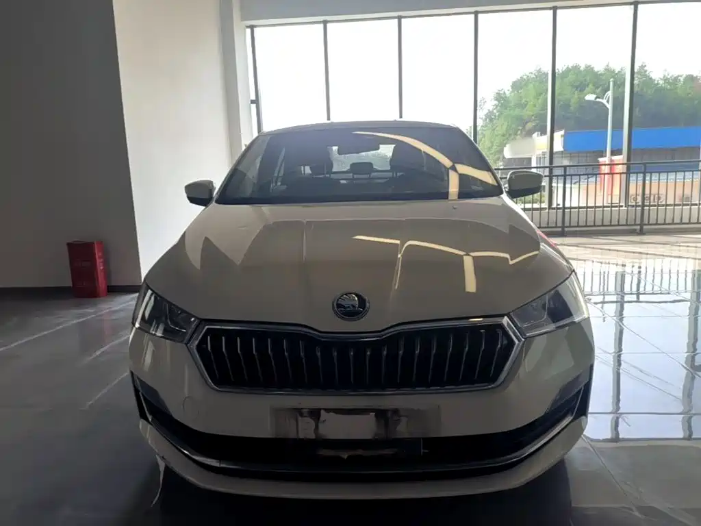 Skoda Rapid — миниатюра 3