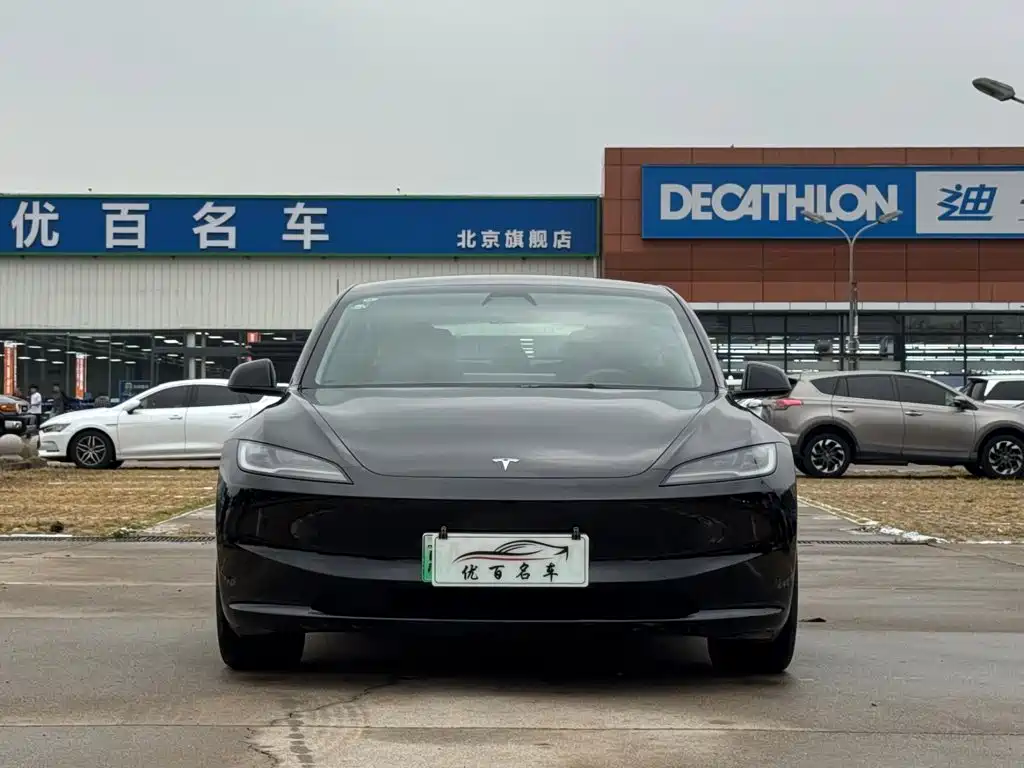 Tesla Model 3 — миниатюра 2