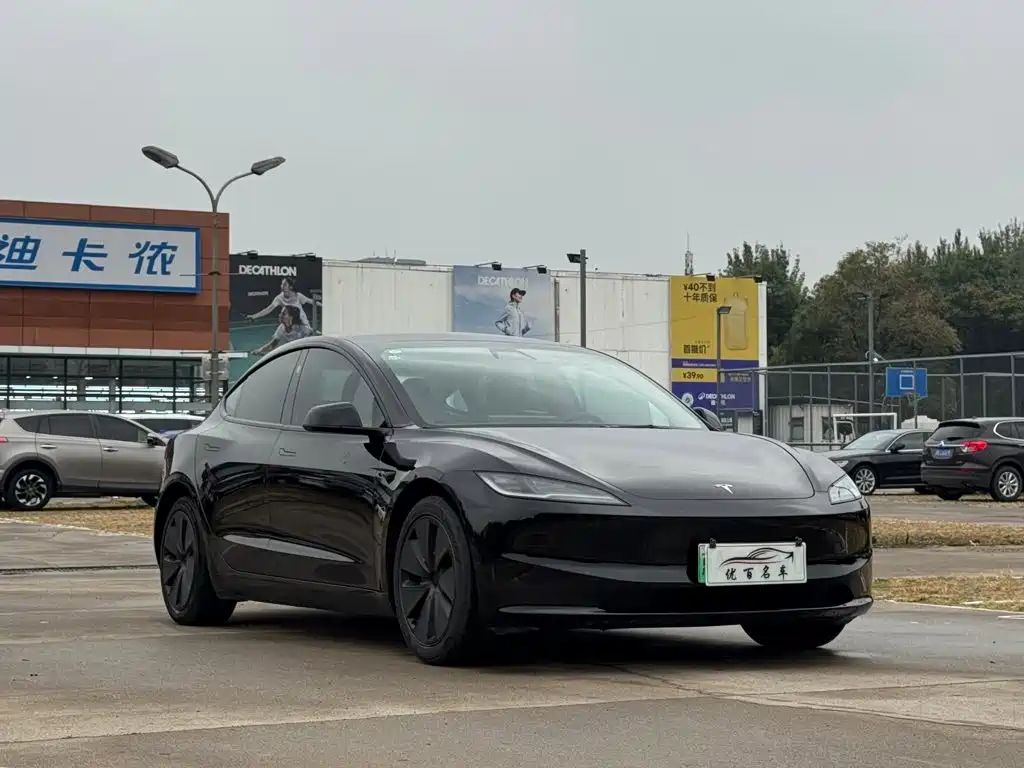 Tesla Model 3 — миниатюра 3