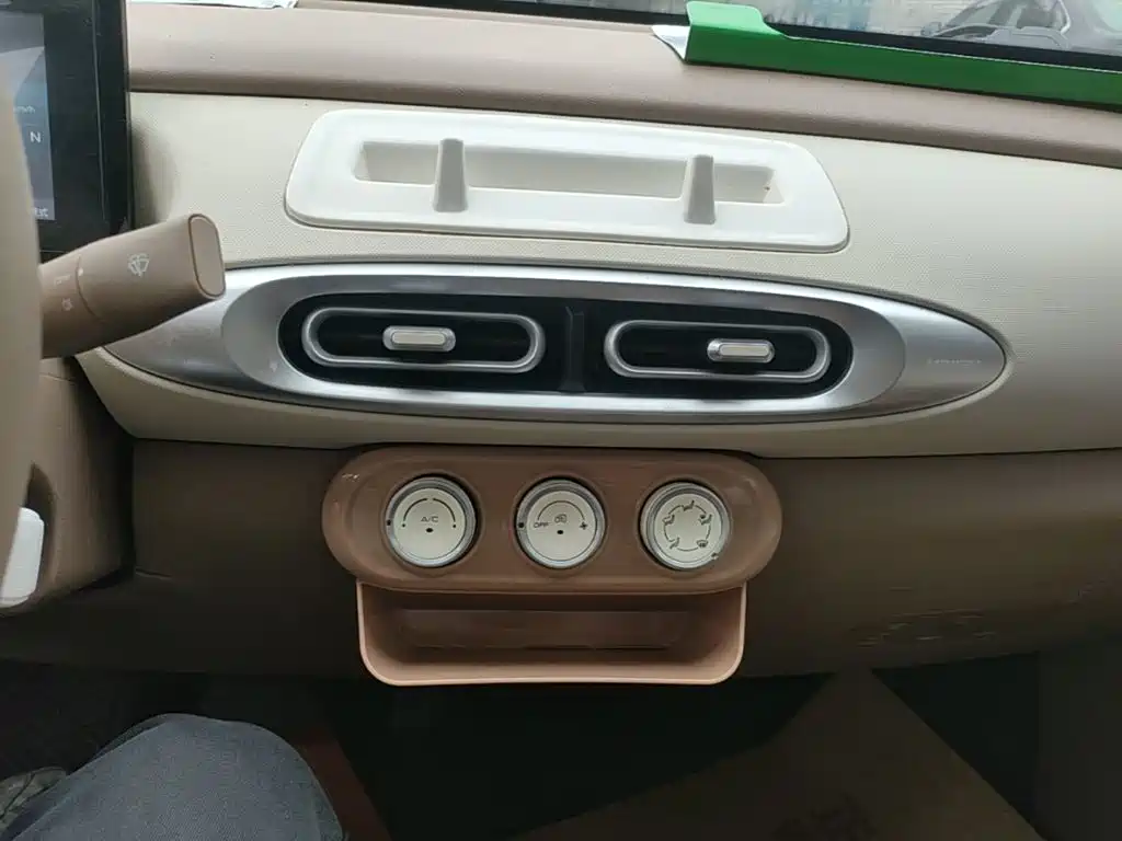 Wuling MINIEV — миниатюра 13