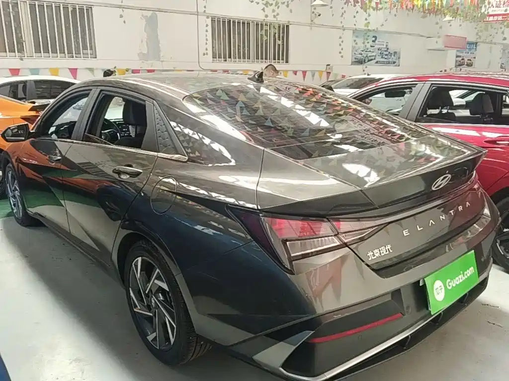 Hyundai Elantra — миниатюра 5