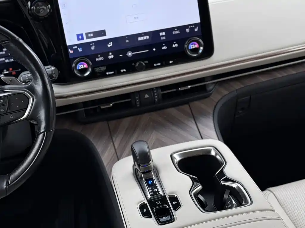 Lexus LM — миниатюра 10