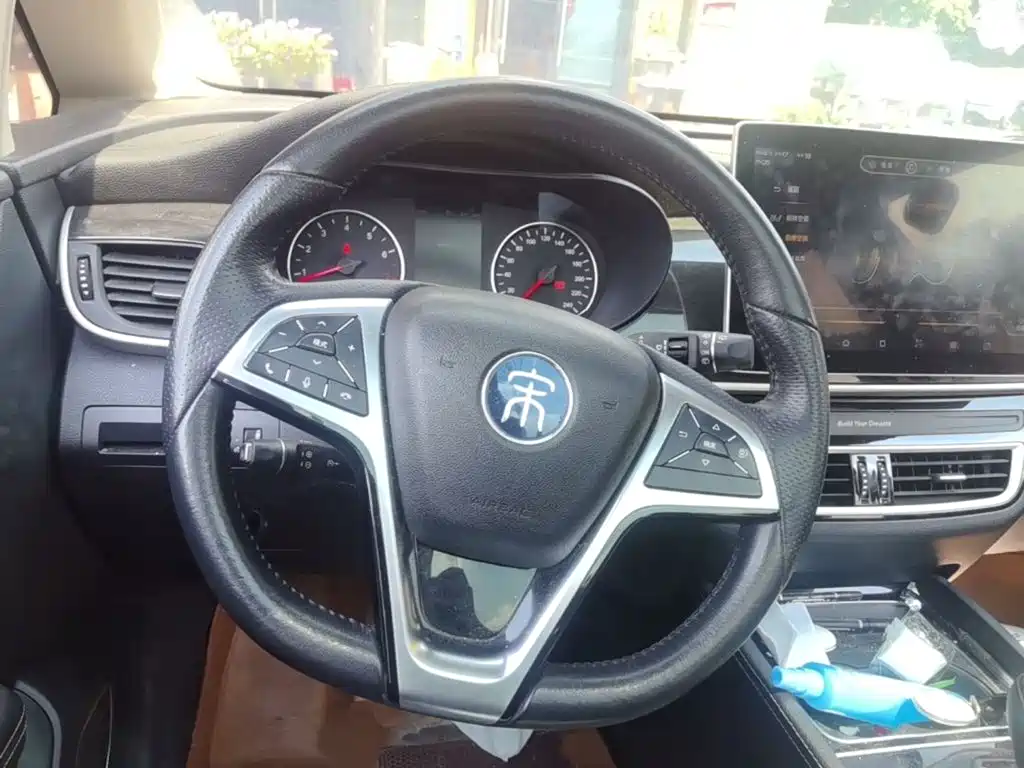 BYD MAX — миниатюра 3