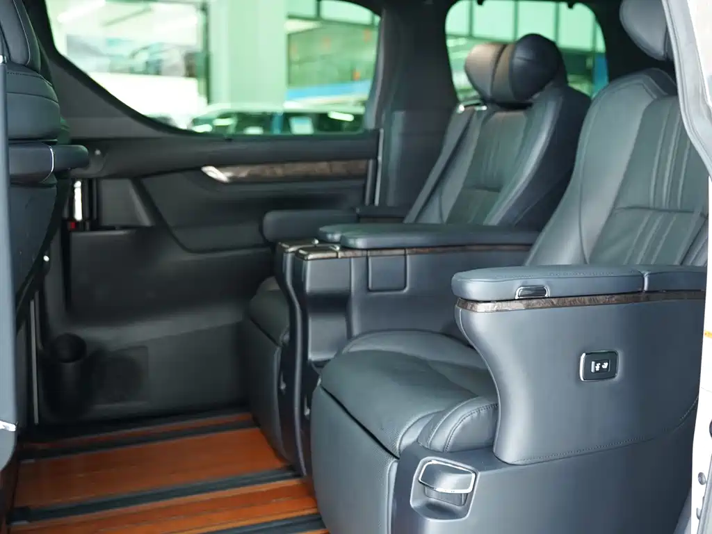 Toyota Vellfire 2020 2.5L HV Luxury