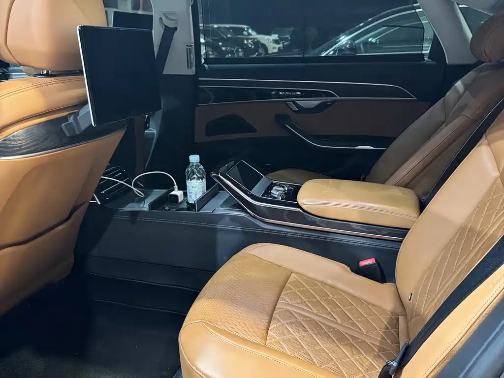 Audi A8 — миниатюра 6