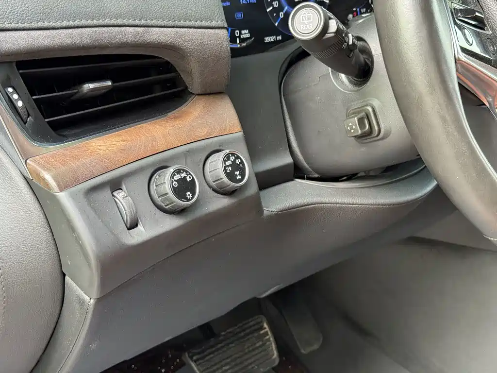 Cadillac Escalade — миниатюра 16